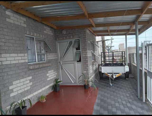 2 BEDROOM HOUSE FOR SALE IN KHAYA